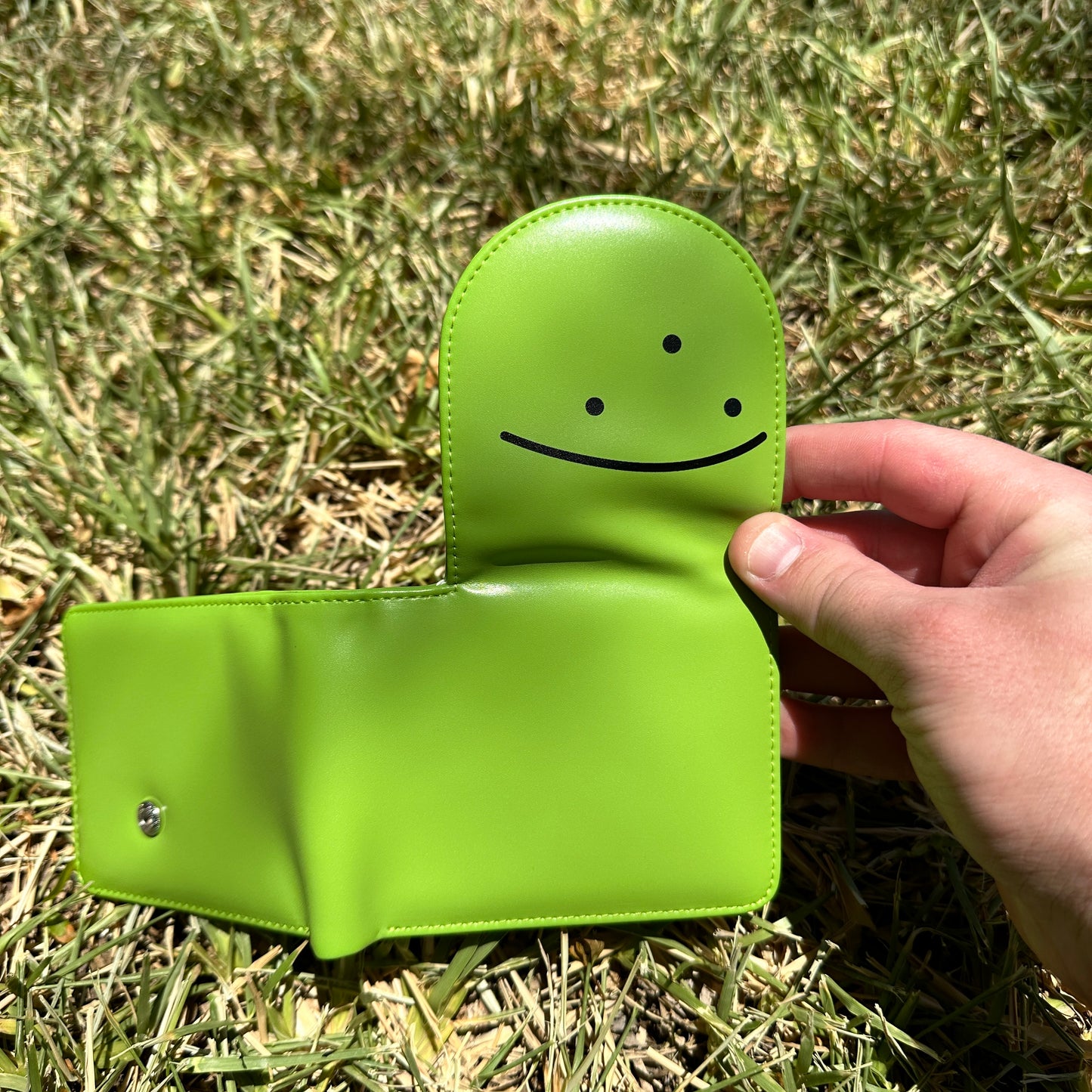 PRE-ORDER WORM WALLET